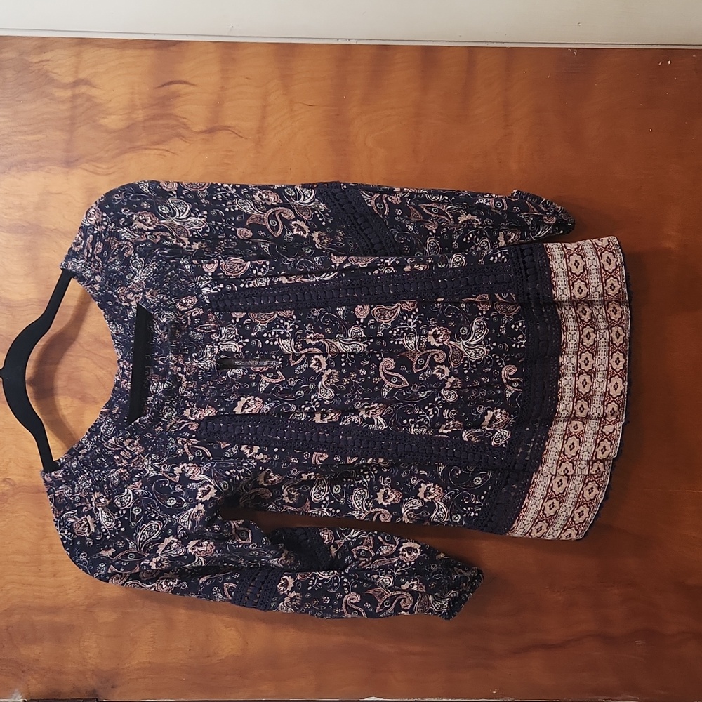 Knox Rose Navy Floral 3/4 sleeve top, Small